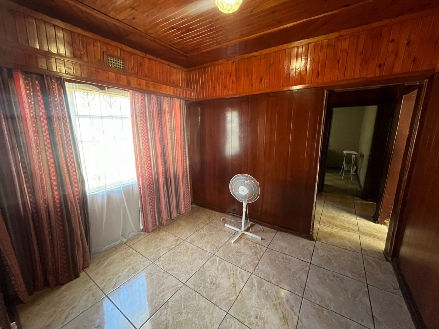 3 Bedroom Property for Sale in Molifi Tau Kloof Free State